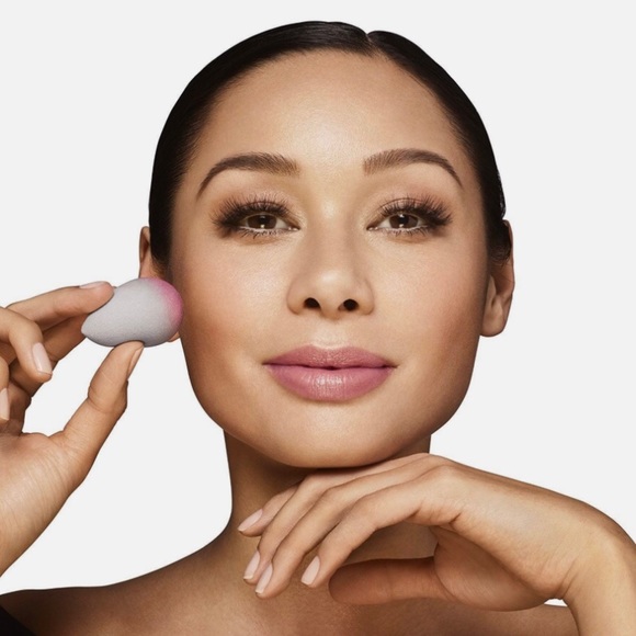 FREE* “Beauty Blusher” blush applicator sponge!!! - Picture 2 of 5